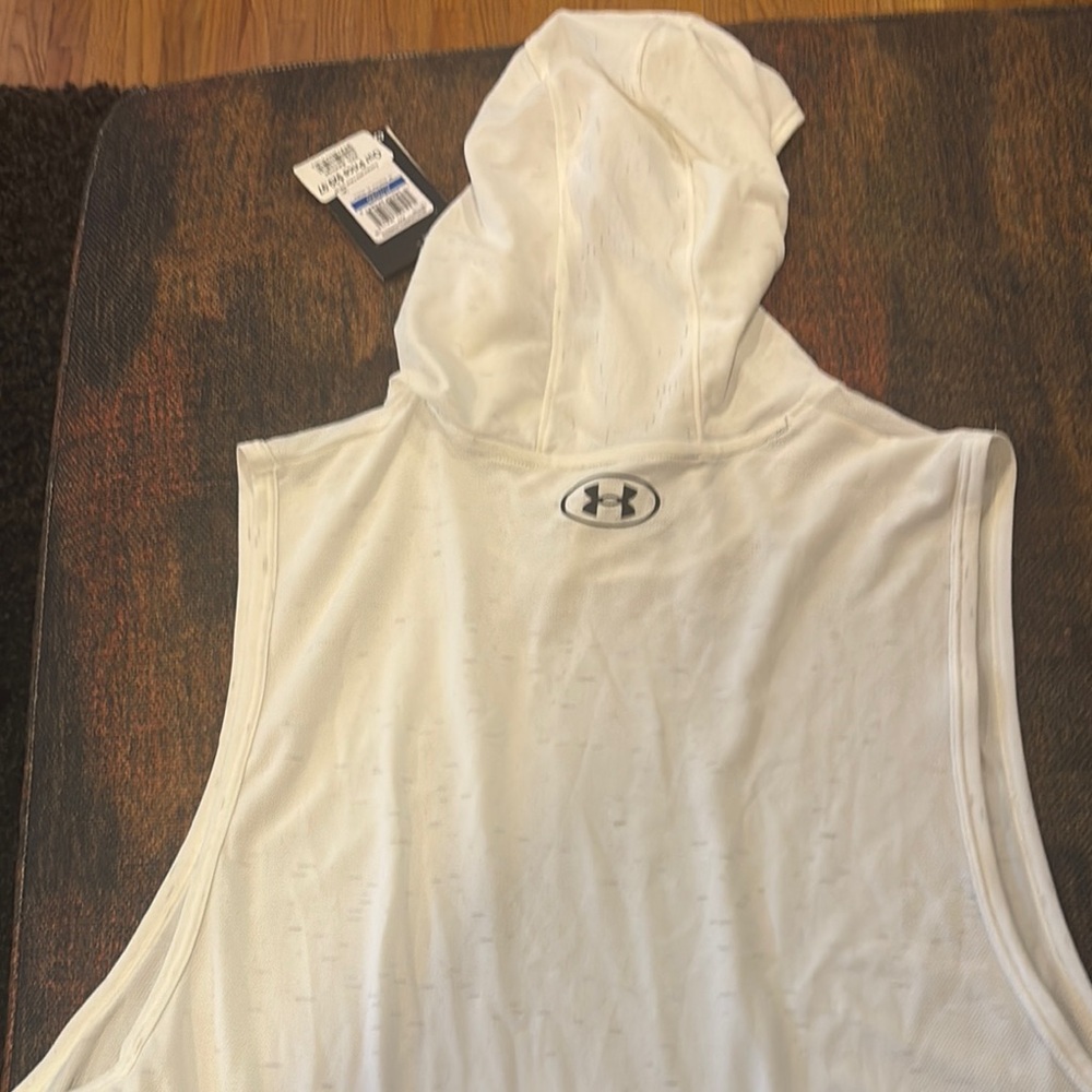 Under Armour White Sleeveless Light Weight Muscle Hoodie  NWT  Two Medium One XL - Picture 3 of 3